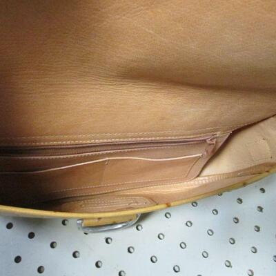 Lot 230 - Dooney Bourke Purse