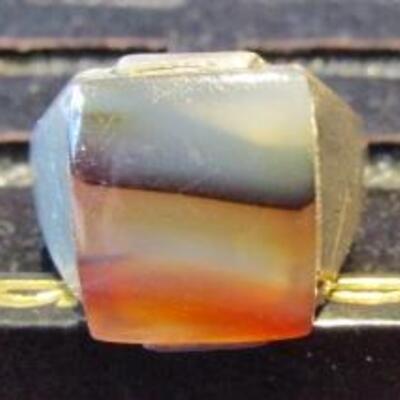 LOT 27  MEN'S 10K ON STERLING RING WITH AGATE STONE