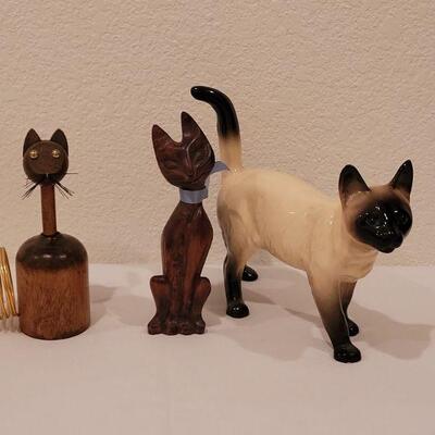 Lot 103: Vintage Mid Century Wood Letter Holder & Pen Cat, Wood Cat And Ceramic Siamese Cat 