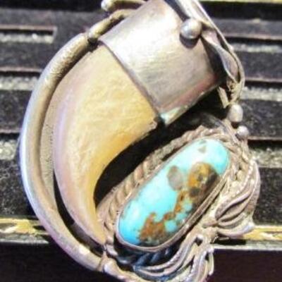 LOT 30  MEN'S STERLING, TURQUOISE & CLAW RING