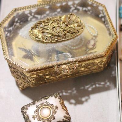 Lot 20 Vintage Jewelry & Boxes