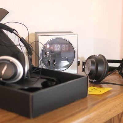 Lot 35 Bose Headset, Vintage Radio Golfing Award