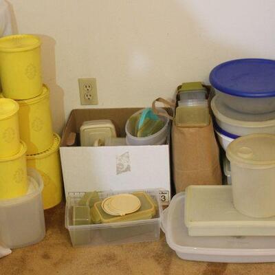 Lot 71 Tupperware & Misc. Plastic Storage