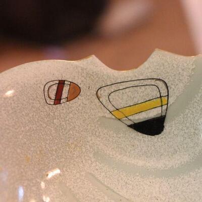 Lot 85 Set of 3 Collectible Shell Style Dishes