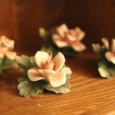 Lot 90 Capodimnote Pink Floral DÃ©cor, Mirror w/ Ceramic Roses & More