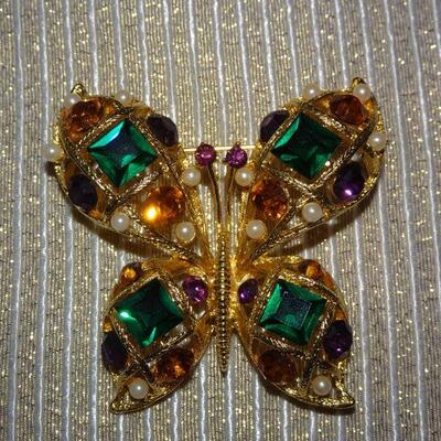 Gold Tone Rhinestone & Pearl Butterfly Brooch 