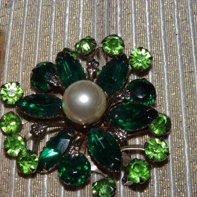 Emerald Green & Pearl Flower Rhinestone Brooch 