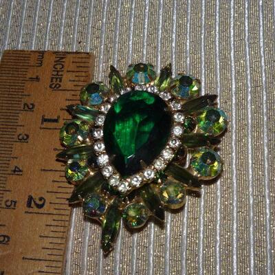 Emerald Green & Peridot Color Rhinestone Teardrop Brooch 