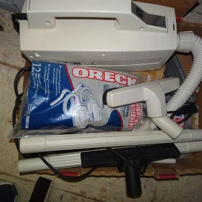 Oreck Vacuum Cleaner - Works 