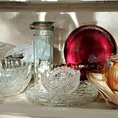 Vases, glasses, dishes, trinkets