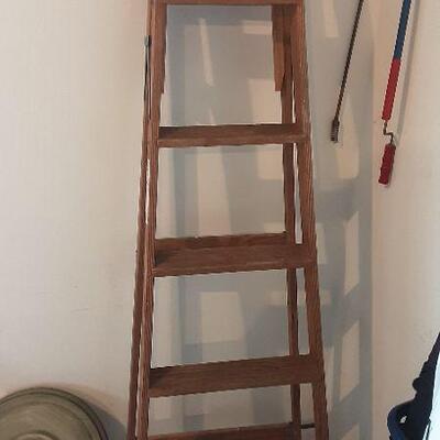 Wood ladder 6'