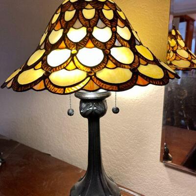 LOT 29  REPRODUCTION TIFFANY TABLE LAMP ANTIQUES ROAD SHOW COLLECTION DALE TIFFANY,INC