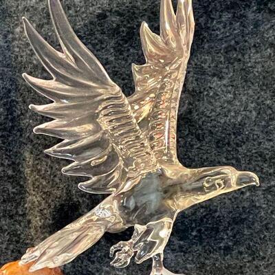 LOT 32  GLASS EAGLE IN FLIGHT SCULPTURE ON BURLWOOD