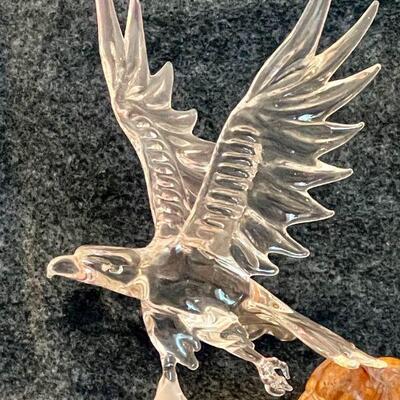 LOT 32  GLASS EAGLE IN FLIGHT SCULPTURE ON BURLWOOD