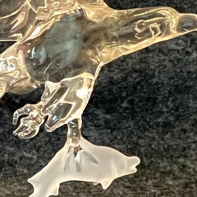 LOT 32  GLASS EAGLE IN FLIGHT SCULPTURE ON BURLWOOD