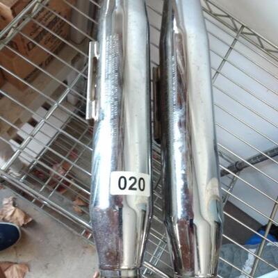 Lot 020  Harley Davidson Tailpipes