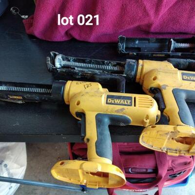 Lot 021   Lot of 3 Dewalt Cordless Caulking Guns