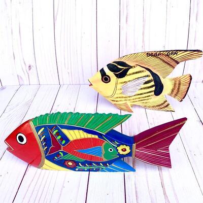 LOT 35  COLORFUL PAINTED WOOD FISH 