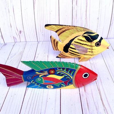 LOT 35  COLORFUL PAINTED WOOD FISH 