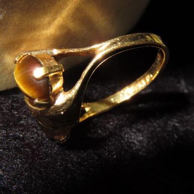 Amber leaf ring