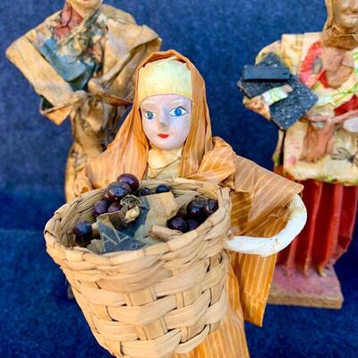 LOT 47  GROUP OF VINTAGE FOLK DOLLS WOOD & PAPER MACHE