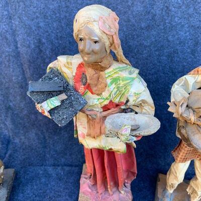 LOT 47  GROUP OF VINTAGE FOLK DOLLS WOOD & PAPER MACHE