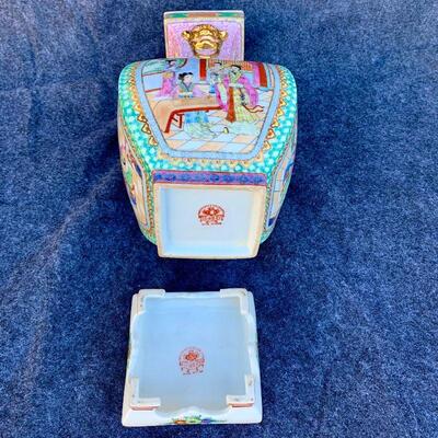 LOT 48  REPRODUCTION CHINESE CERAMIC VASE & STAND