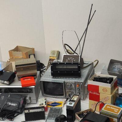 Lot 57 Electronic Over the air TV (works)  Cassette player ( Fires up) 