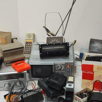 Lot 57 Electronic Over the air TV (works)  Cassette player ( Fires up) 