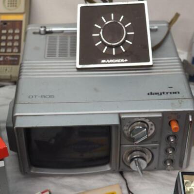 Lot 57 Electronic Over the air TV (works)  Cassette player ( Fires up) 