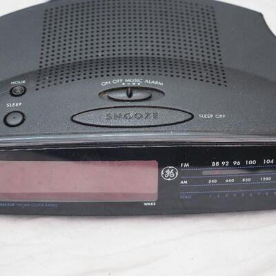 Lot 63 Clock radios, HP Scanner flatbed, various leather vintage holders