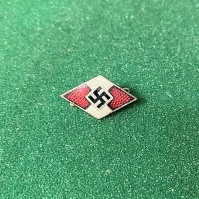 LOT#52B: Enameled Nazi Pin