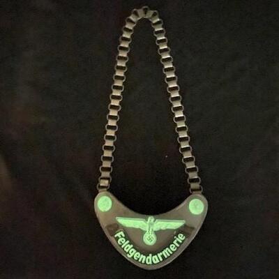LOT#57B: WWII Nazi Felfgendarmerie Gorget