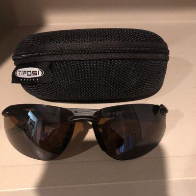 Tifosi Sunglasses, 3 Pairs with cases