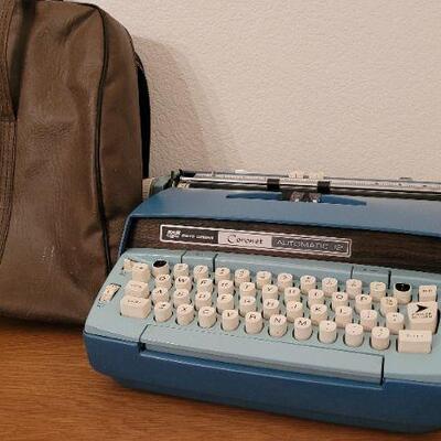 Lot 161: Vintage Mid Century Modern Blue SMITH CORONA Coronet Typewriter