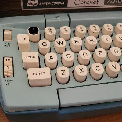 Lot 161: Vintage Mid Century Modern Blue SMITH CORONA Coronet Typewriter
