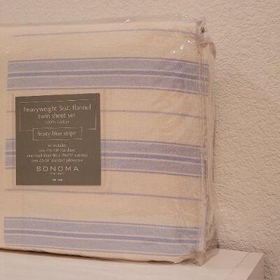 Lot 169: New SONOMA Frosty Blue STRIPE Twin Bed Sheet Set