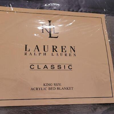 Lot 170: RALPH LAUREN New Classic King Size Blanket