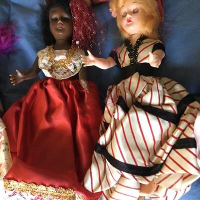 Collection of Vintage 11 International Dolls 5â€