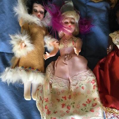 Collection of Vintage 11 International Dolls 5â€