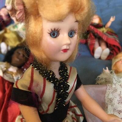Collection of Vintage 11 International Dolls 5â€