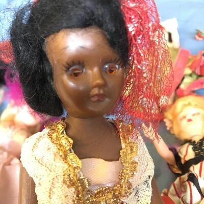 Collection of Vintage 11 International Dolls 5â€