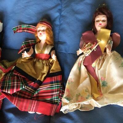 Collection of Vintage 11 International Dolls 5â€
