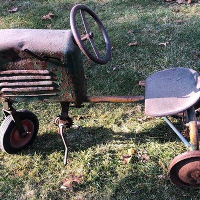 Lot 59 G: 3 Vintage pedal cars