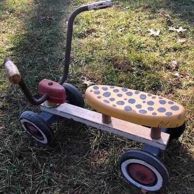 Lot 59 G: 3 Vintage pedal cars