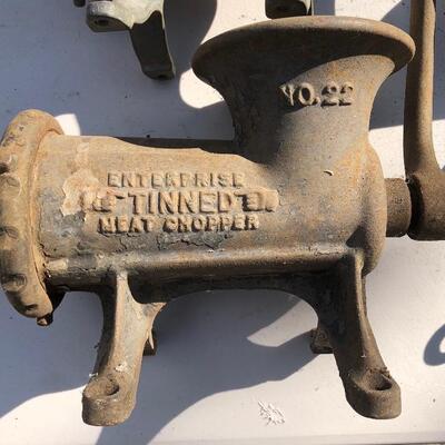 Lot 62 G: 7 Vintage Meat & Food Choppers