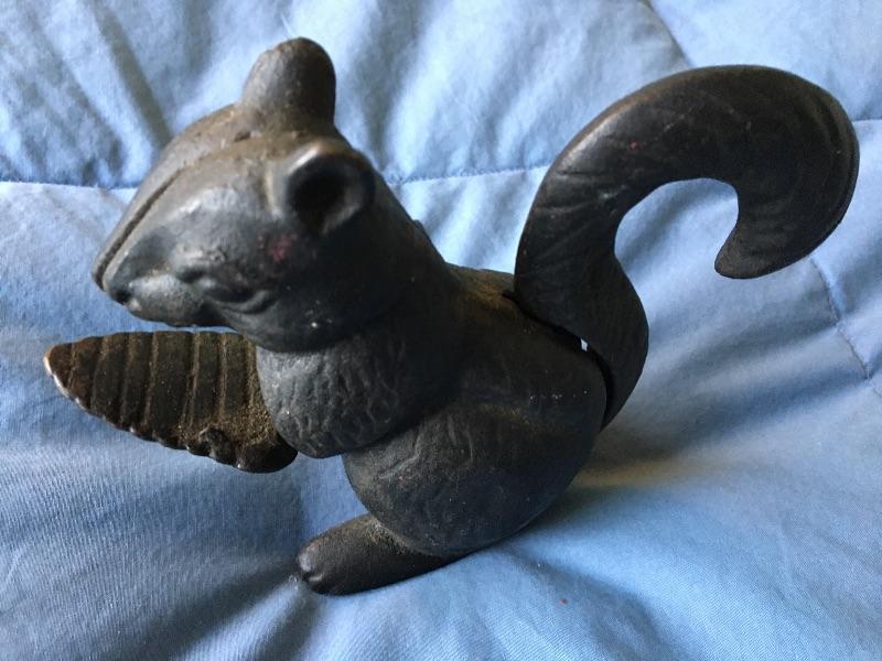 Antique Cast Iron Squirrel Nutcracker 5” | EstateSales.org