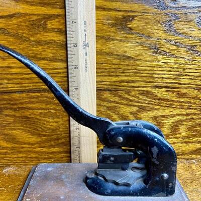 Lot 19: Vintage mini sewing machine, leather rivet cutter and more