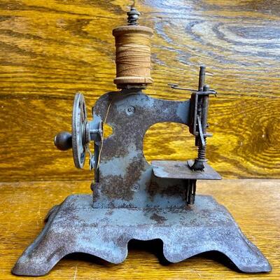 Lot 19: Vintage mini sewing machine, leather rivet cutter and more