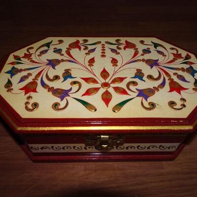 Beautiful Paper Mache Jewelry Box - Beautiful! 